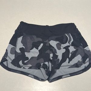 Athleta | Ready Set Go Black Camo athletic shorts - Size XS